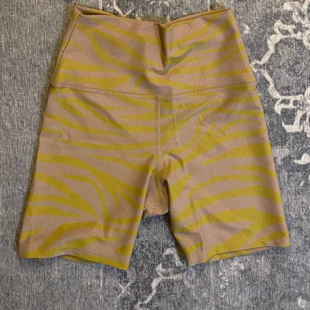 Nwt Beach Riot Bike Short In Taupe Yellow Zebra Size Small